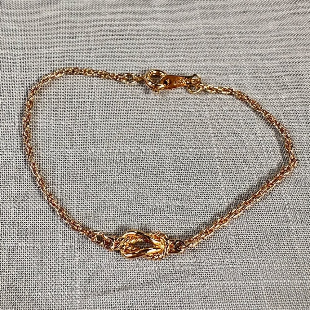 Vintage Avon Gold Tone Square Knot Bracelet